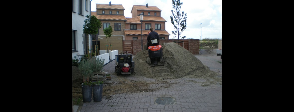 Tuin renovatie, door het aanvullen van grond in Assendelft.